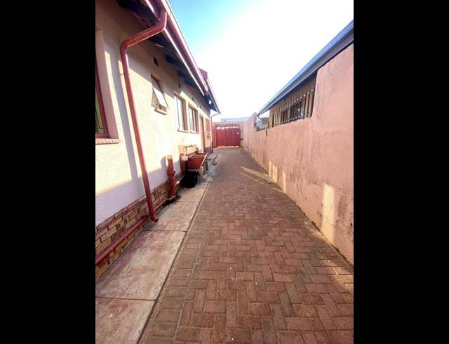 3 BEDROOM PROPERTY TO RENT IN MOHLAKENG